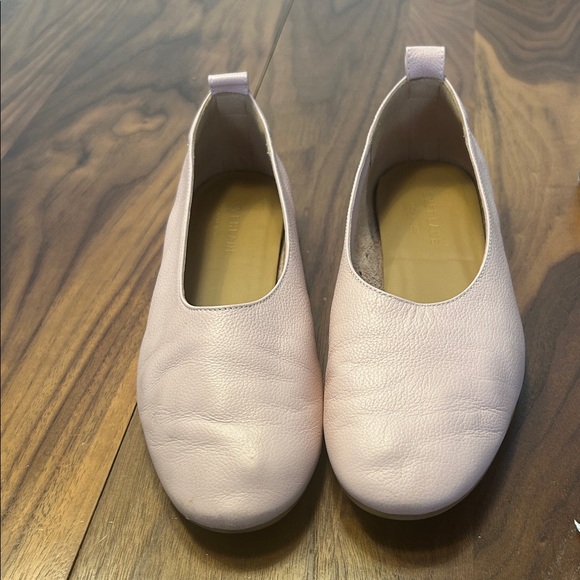 Everlane Shoes - Everlane Pale Pink Leather Ballet Flats